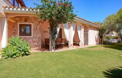 Giardino di 2 Bedroom Gorgeous Home In Costa Rei