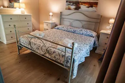 Letto o letti in una camera di Appartamento in residence con piscina