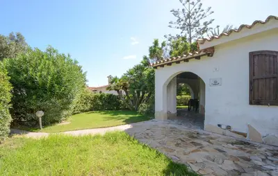 Giardino di 3 Bedroom Awesome Home In Costa Rei