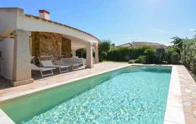 Piscina di Cozy Home In Costa Rei o nelle vicinanze