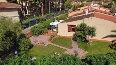 Giardino di 2B Villa, Geremeas - Sardinia 300 mt from the beach