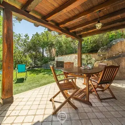 Alessandra Garden Hideaway