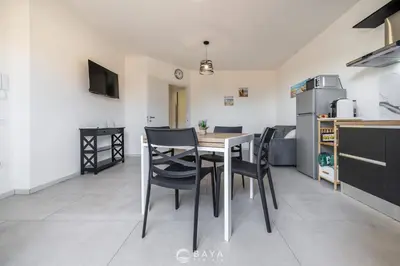 Cucina o angolo cottura di Modern 2BR Retreat in Pula - Bright & Quiet