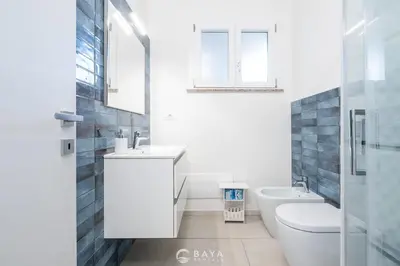 Bagno di Modern 2BR Retreat in Pula - Bright & Quiet