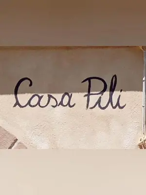 Certificato, attestato, insegna o altro documento esposto da Casa Pili