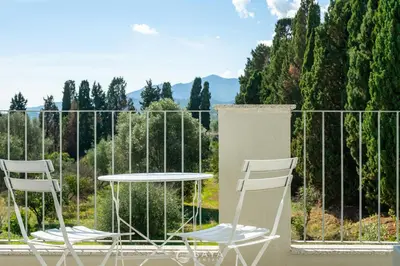 Balcone o terrazza di Modern & Bright 2BR Retreat with Balcony