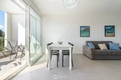Area soggiorno di Modern & Bright 2BR Retreat with Balcony