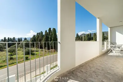 Balcone o terrazza di Modern & Bright 2BR Retreat with Balcony