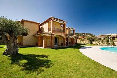 Piscina di Villa Calicanto in esclusiva o nelle vicinanze