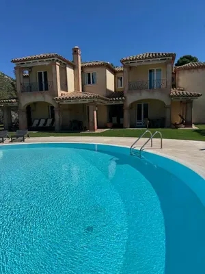 Piscina di Villa Calicanto in esclusiva o nelle vicinanze