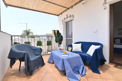 Area soggiorno di IzzHome Sea Style Room