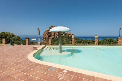 Piscina di Azure Escape Nebida Coast o nelle vicinanze