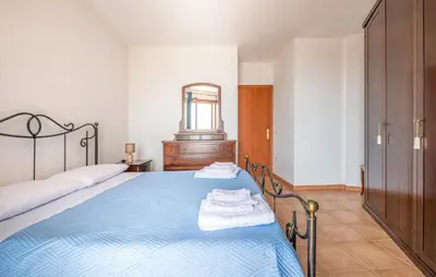 Letto o letti in una camera di 2 Bedroom Stunning Apartment In Carloforte