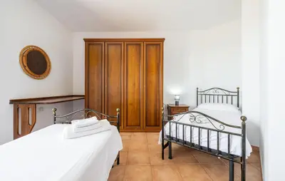Letto o letti in una camera di 2 Bedroom Stunning Apartment In Carloforte