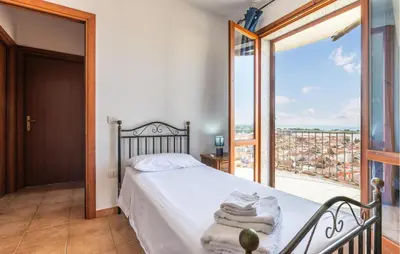 Letto o letti in una camera di 2 Bedroom Stunning Apartment In Carloforte