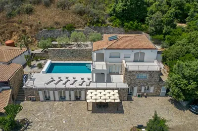 Piscina di Villa Paolo con piscina privata o nelle vicinanze
