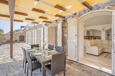 Area soggiorno di Villa Paolo con piscina privata
