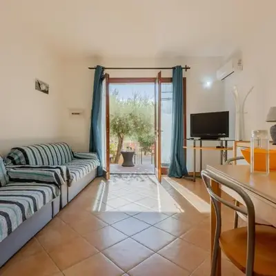 GuestHost - Lovely Villa with Garden