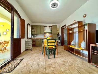 Cucina o angolo cottura di Happy Houses With Garden