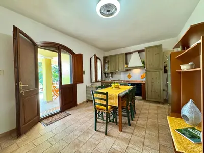 Cucina o angolo cottura di Happy Houses With Garden