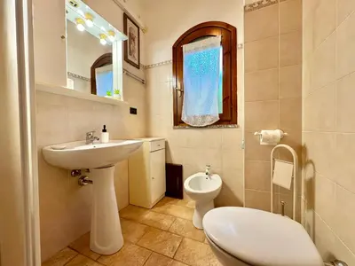 Bagno di Happy Houses With Garden