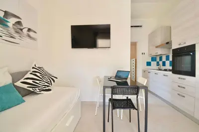 TV o dispositivi per l'intrattenimento presso ISA - Residence in Costa Rei just 450 meters from the beach, apartments with air conditioning and outdoor private area