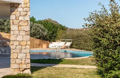 Piscina di Villa Melograno con piscina e giardino privato a soli 500 mt dal mare o nelle vicinanze