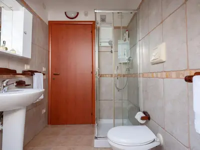 Bagno di Holiday Home 'Chloe by Interhome