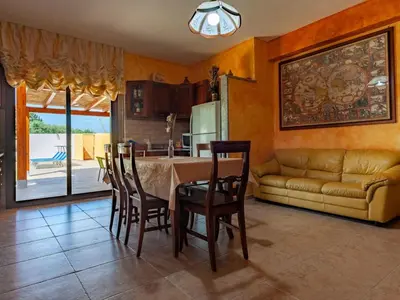Area soggiorno di Holiday Home 'Chloe by Interhome