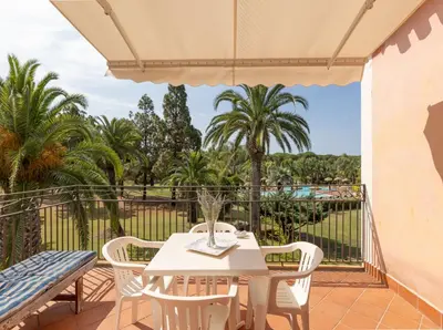 Balcone o terrazza di Modern house in a peaceful residence