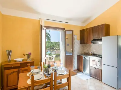 Cucina o angolo cottura di Modern house in a peaceful residence