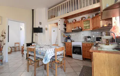 Cucina o angolo cottura di 2 Bedroom Nice Apartment In Sant'antioco