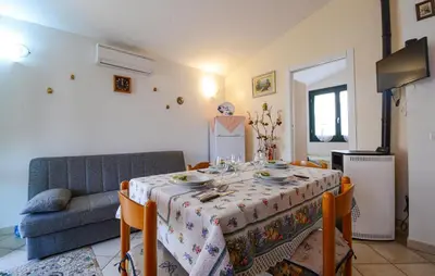 Area soggiorno di 2 Bedroom Nice Apartment In Sant'antioco