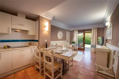 Cucina o angolo cottura di Idyllic Lantana resort 2 Bedroom Apartment Sleep 7