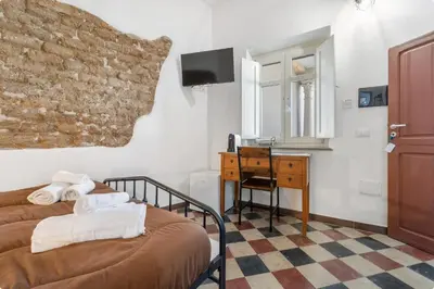 TV o dispositivi per l'intrattenimento presso Luxar Suites & Apartments