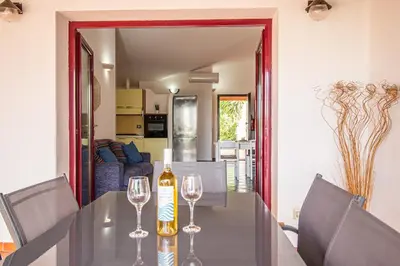 Area soggiorno di Waves Apartment, only 250m from the sea