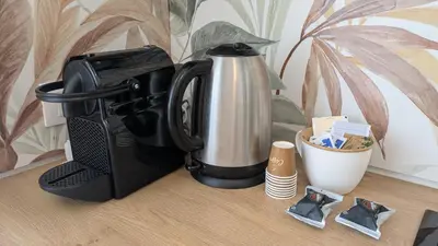 Set per la preparazione di tè e caffè presso Solana Cagliari Apartment