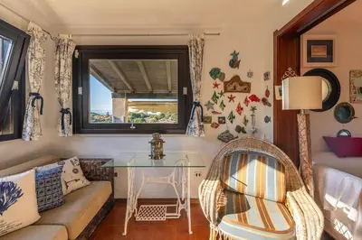Area soggiorno di Zenith villa within walking distance of the sea