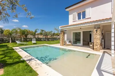 Piscina di Villa Adalgisa Private pool and garden o nelle vicinanze