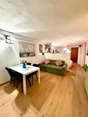 Area soggiorno di Empathy Suite