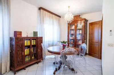 Biblioteca nell'appartamento