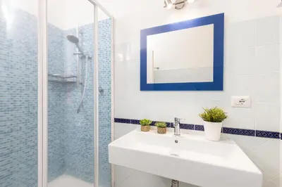 Bagno di Casa Bynos Supramonte vista mare A