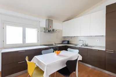 Cucina o angolo cottura di Attico Eleonora- Terrazza & parcheggio in centro