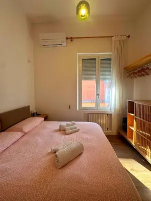 Letto o letti in una camera di Domus Avendrace