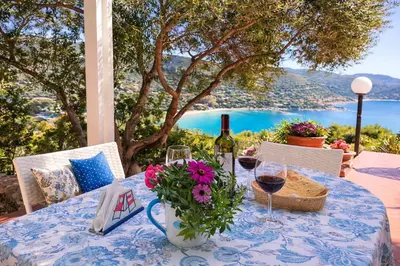 Paesaggio naturale nelle vicinanze della villa