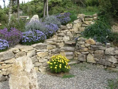 Giardino di Holiday Home Unterkunft in einer Höhle mit Privatparkplatz by Interhome