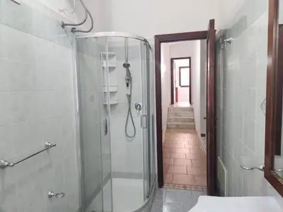 Bagno di Holiday Home 'Cinciallegra' mit Wasserblick by Interhome