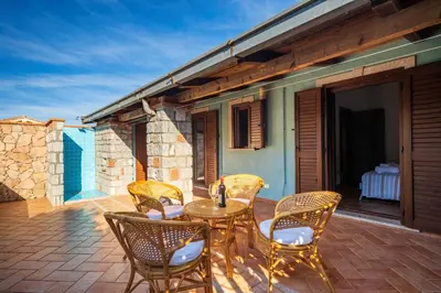 Patio o area all'aperto di Sa Marina Holiday House - al mare con giardino