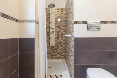 Bagno di GuestHost - Relax & Fun Home between sea & city