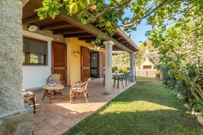 Giardino di Villa in Residence a 5 minuti dal mare e centro paese- Privacy e relax